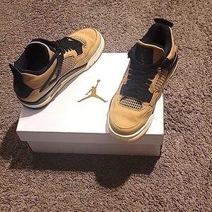 WMNS Air Jordan 4 Retro